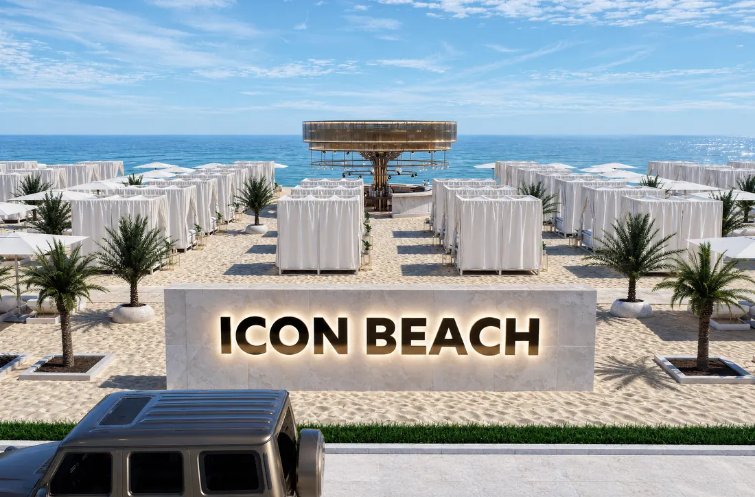 Vacanta la The Icon Mamaia Nord, plaja cu nisip, cabane si vedere directa catre mare