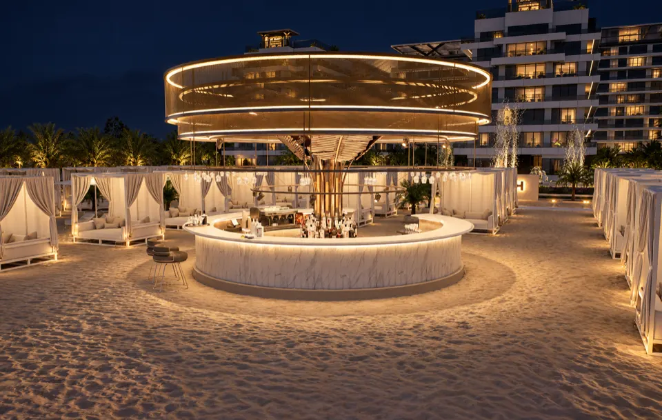 The Icon Mamaia Nord iluminat nocturn pe prima linie la mare, randare noapte perspectiva 14